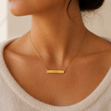 horizontal-bar-necklace-with-engraving - model