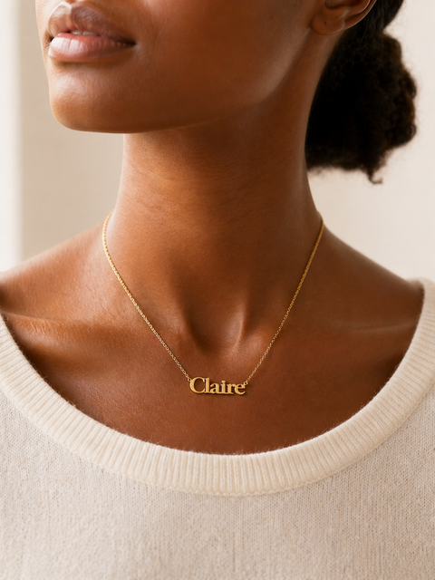 classic-name-necklace - model