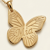 tilted-butterfly-necklace-with-name - detail