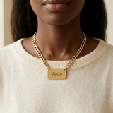 engravable-tag-on-curb-chain - model