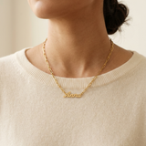 paperclip-necklace-with-nameplate - model