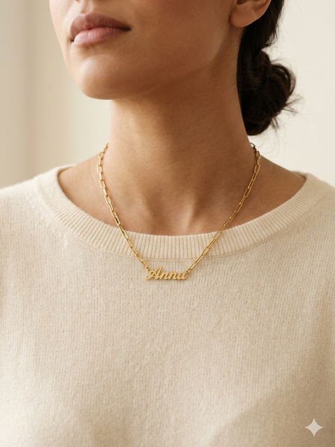 paperclip-necklace-with-nameplate - model